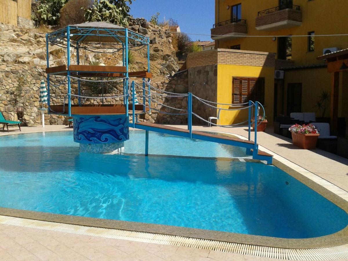 Hotel Le Palme SantʼAnna Arresi エクステリア 写真