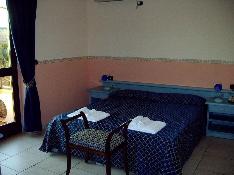 Hotel Le Palme SantʼAnna Arresi エクステリア 写真