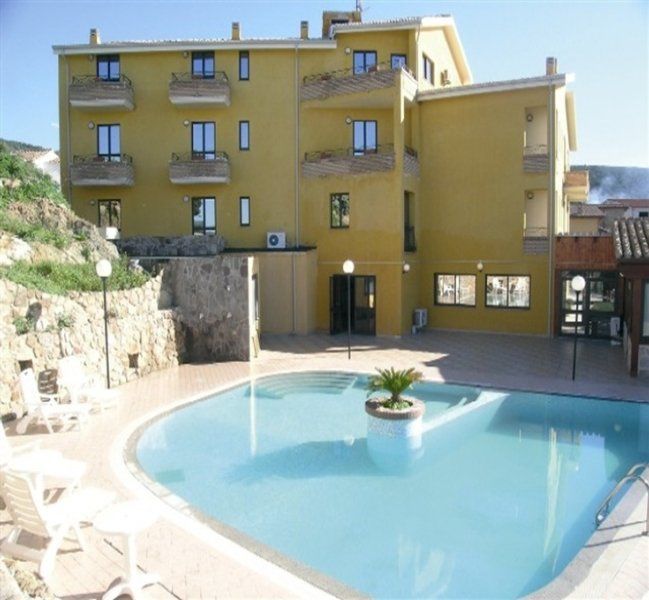 Hotel Le Palme SantʼAnna Arresi エクステリア 写真