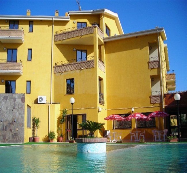 Hotel Le Palme SantʼAnna Arresi エクステリア 写真