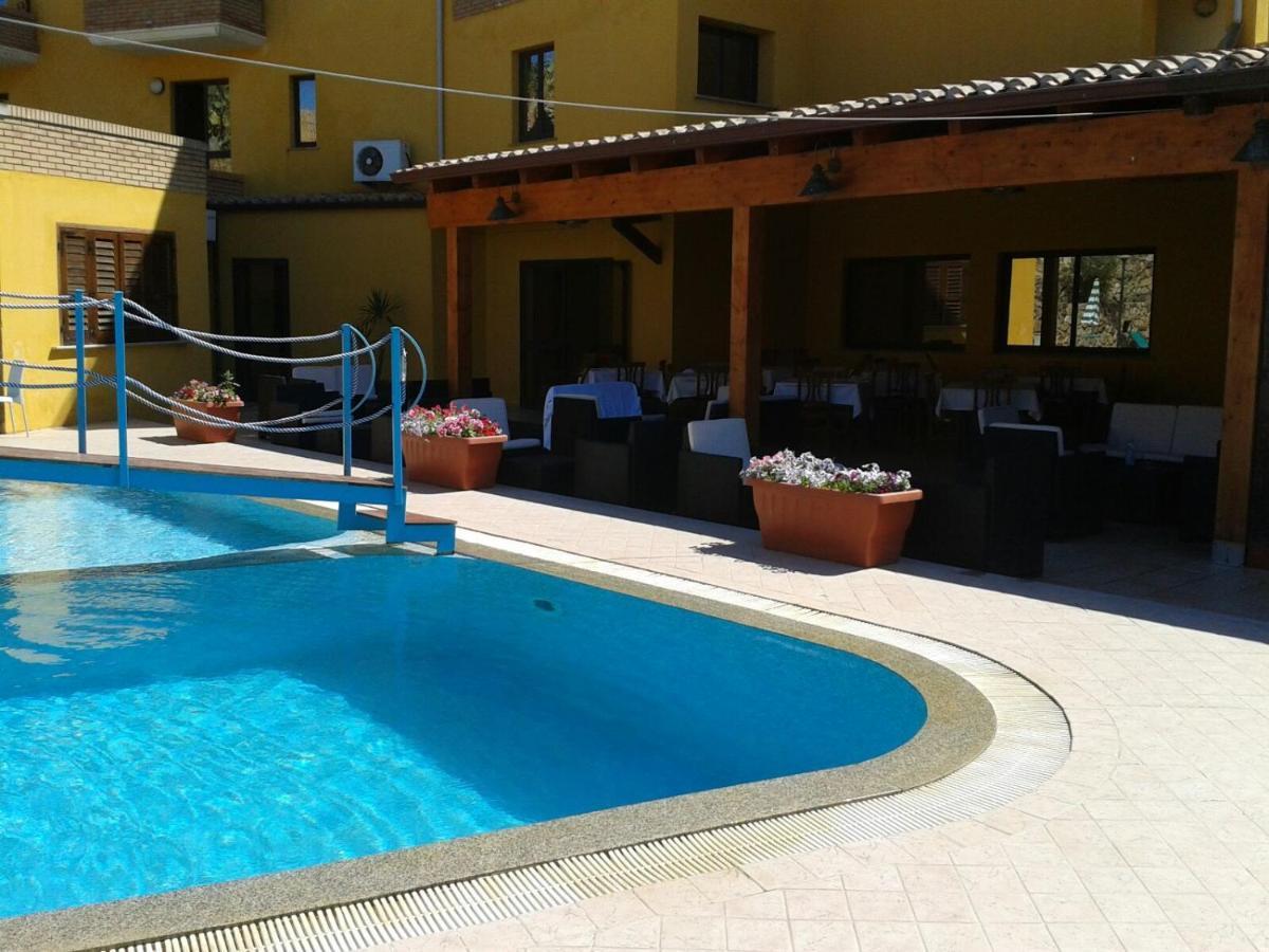 Hotel Le Palme SantʼAnna Arresi エクステリア 写真